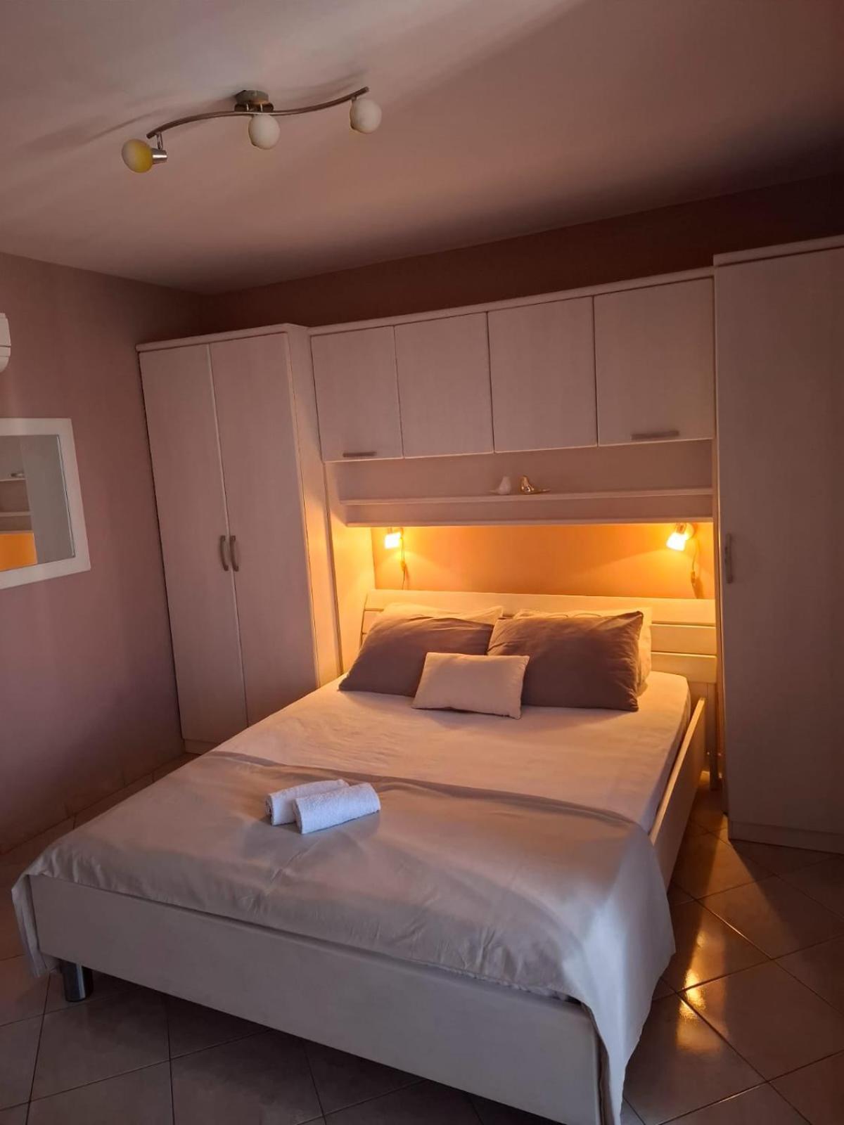 Ferienwohnung Happy Basset Terrace Makarska Exterior foto
