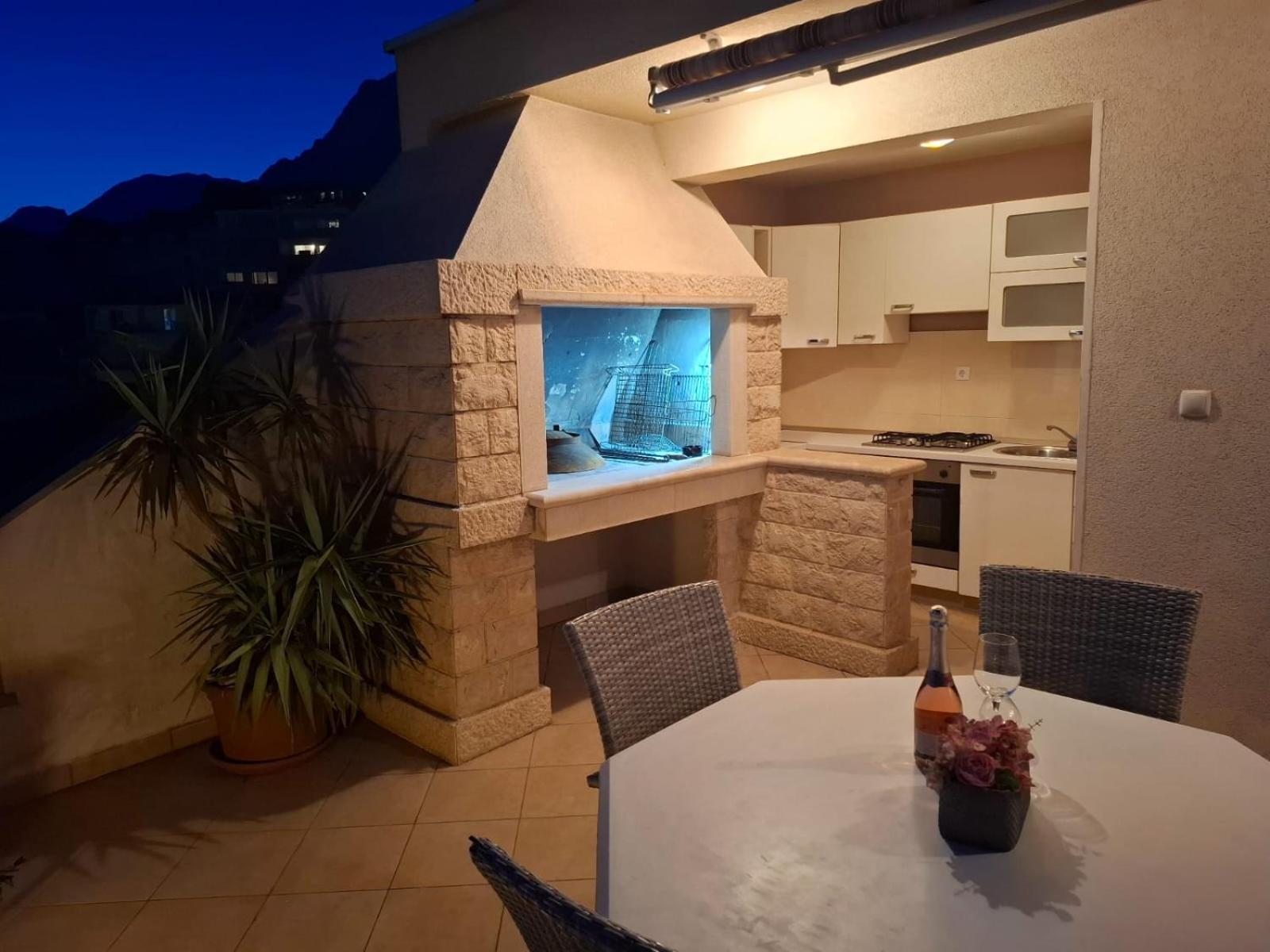 Ferienwohnung Happy Basset Terrace Makarska Exterior foto