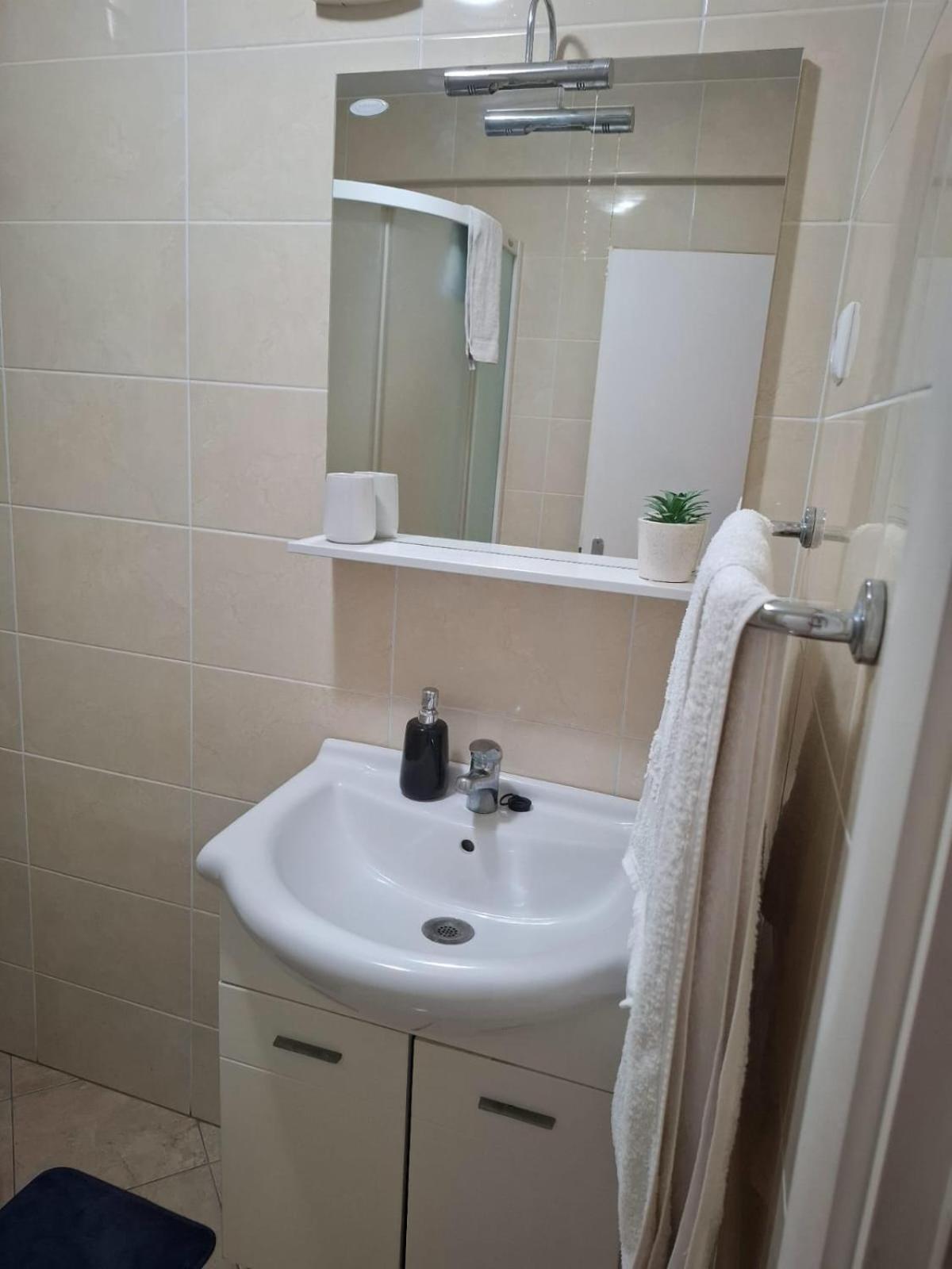Ferienwohnung Happy Basset Terrace Makarska Exterior foto