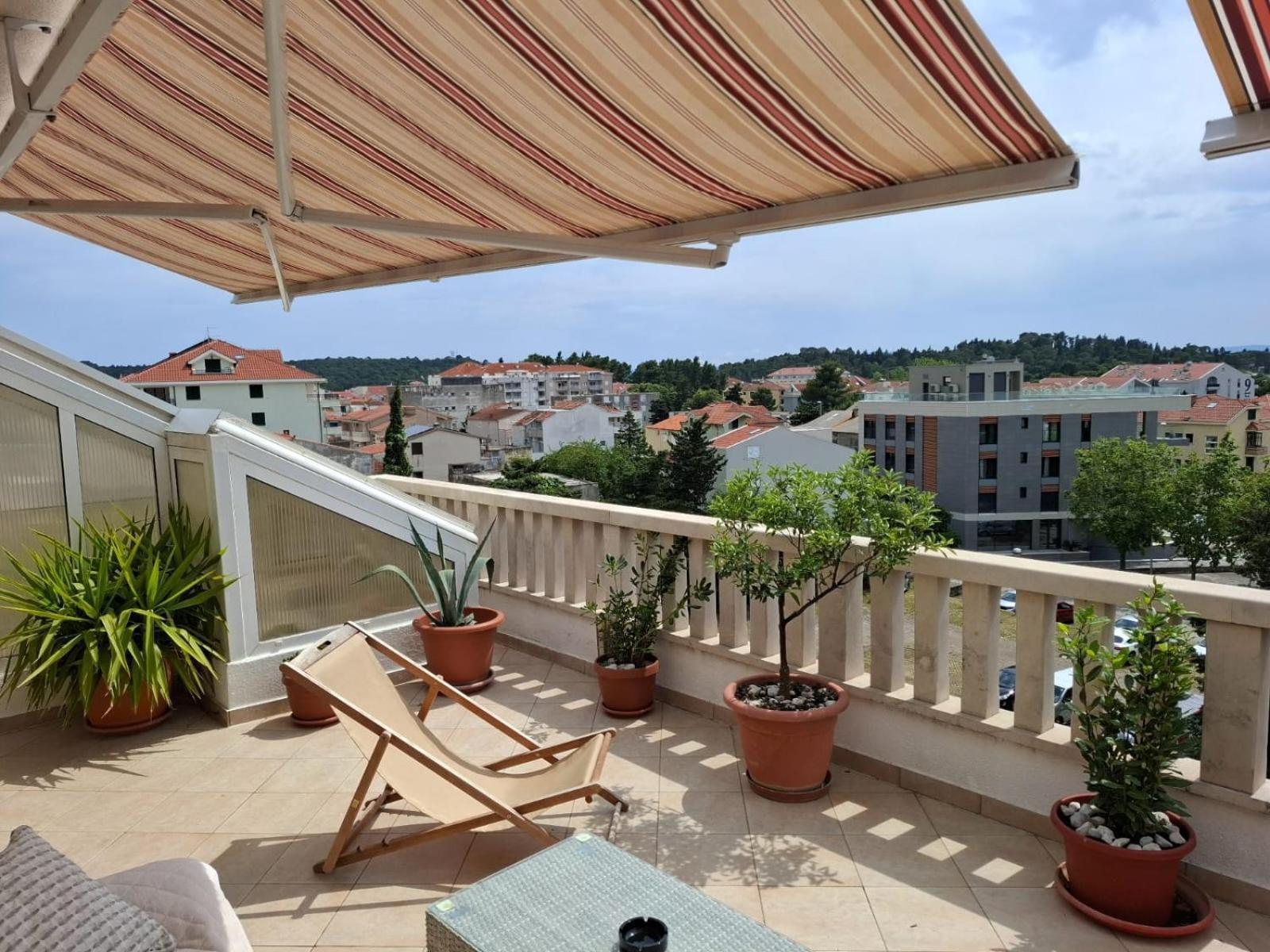 Ferienwohnung Happy Basset Terrace Makarska Exterior foto